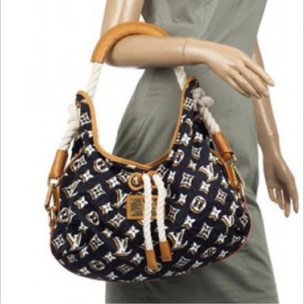 Louis Vuitton Bulles purse